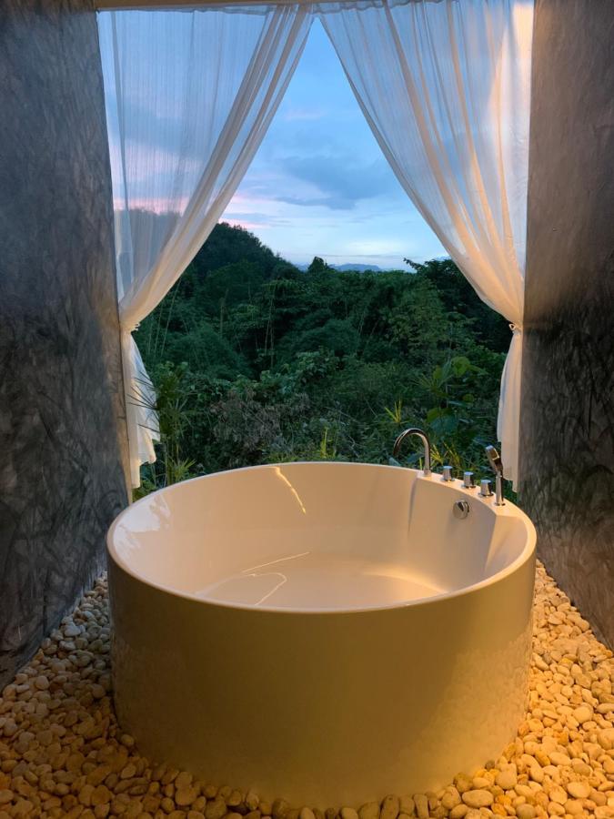 Tanoshi Glamping In Khao Sok Hotel Khao Sok National Park Eksteriør billede
