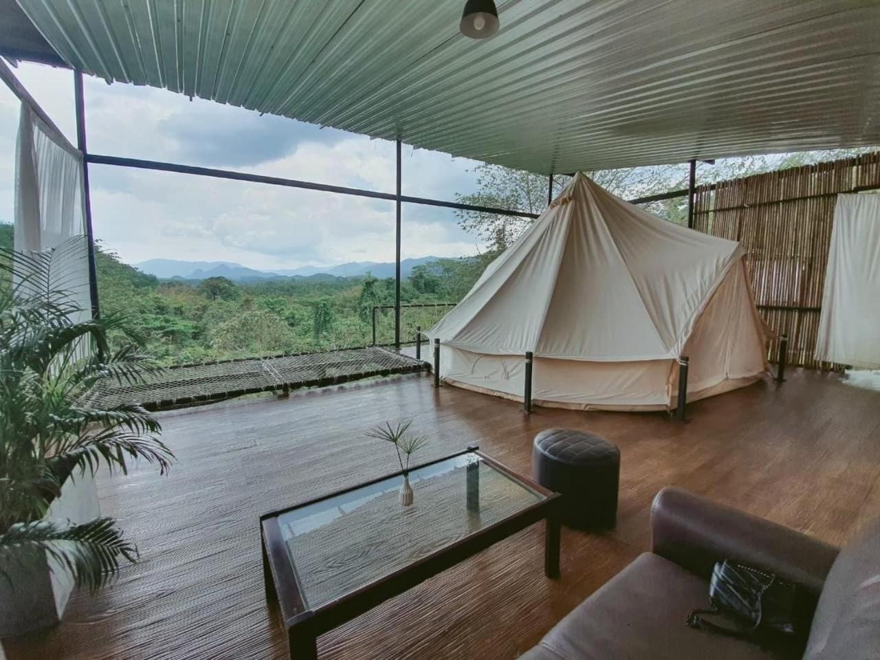 Tanoshi Glamping In Khao Sok Hotel Khao Sok National Park Eksteriør billede