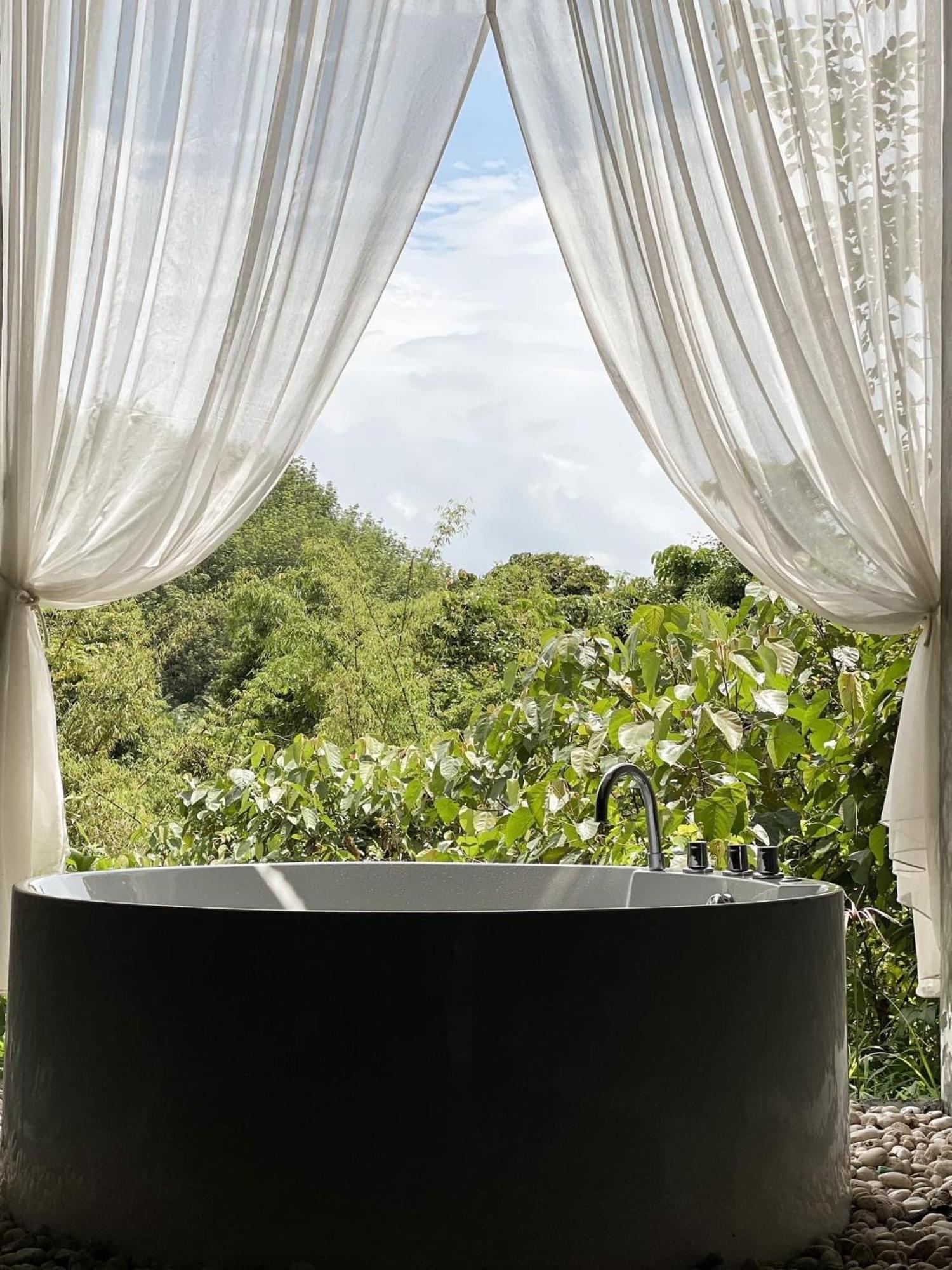 Tanoshi Glamping In Khao Sok Hotel Khao Sok National Park Eksteriør billede